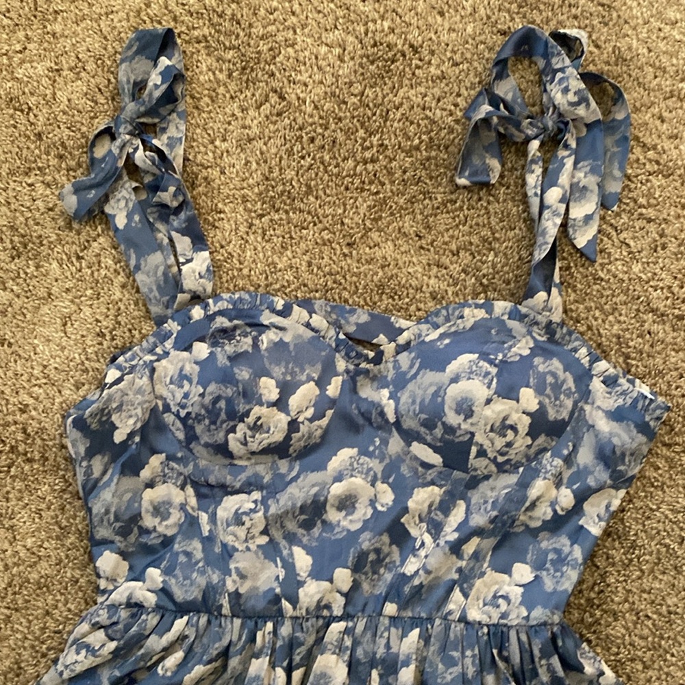 Lulu's | NWT Blue and White Sweetheart Midi Sundress - Picture 5 of 11